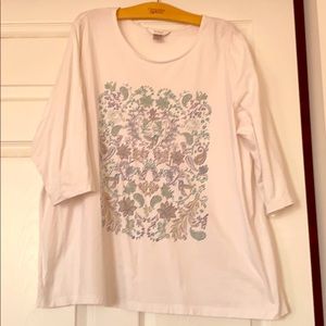 3/4 length top with a pretty design
